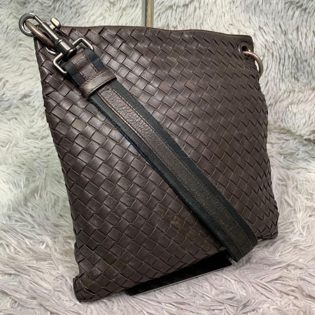 BOTTEGAVENETA ボッテガヴェネタ イントレチャート ショルダーバッグ サコッシュ ポシェット 編み込み レザー 斜め掛け 肩掛け ブラック