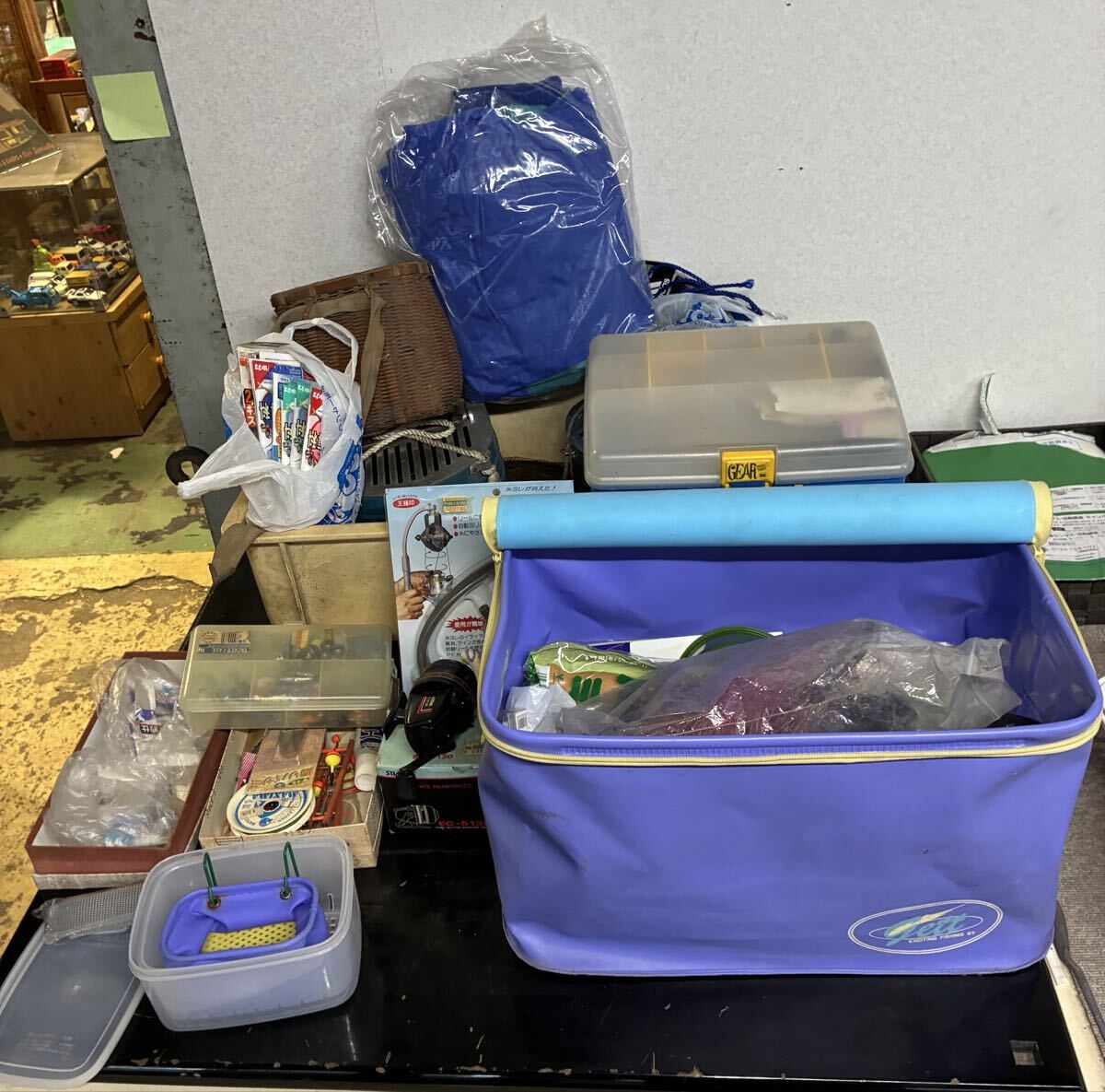 釣り具 まとめ売り 大量セット タックルボックス リール 釣り針 浮き　超ーお得セット　仕掛け、その他いっぱい