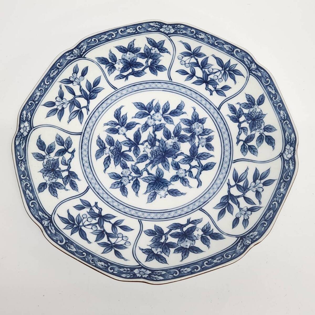 たち吉 橘吉 TACHIKICHI 青華唐草大皿創作陶器 30㎝ 花づくし 大皿 盛皿 絵皿 陶器