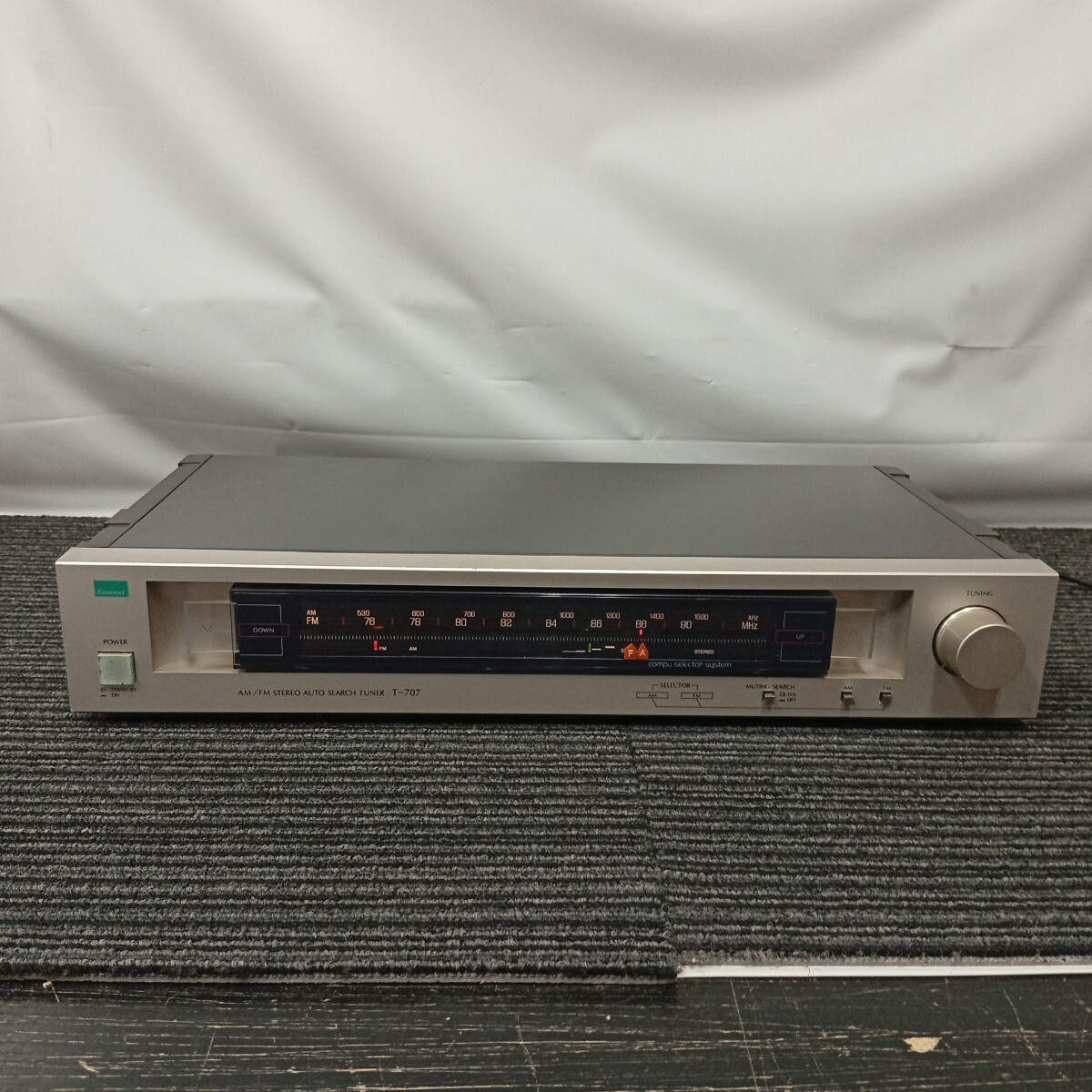 usC-485 SANSUI 山水 AM/FMチューナー T-707 ステレオチューナー 通電確認のみ 現状品