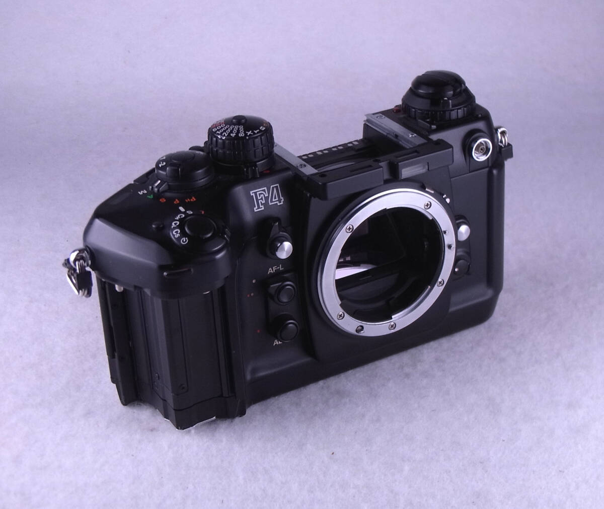 ジャンク ニコン Nikon F4(バッテリー、ファインダーなし)