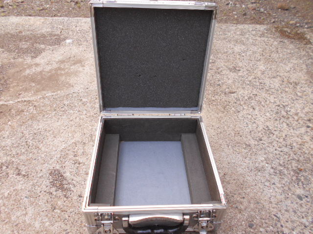 ★　正方形アルミケース　外寸　２７０（Ｗ）×１４０（Ｈ）×２７０（Ｄ）中古　★