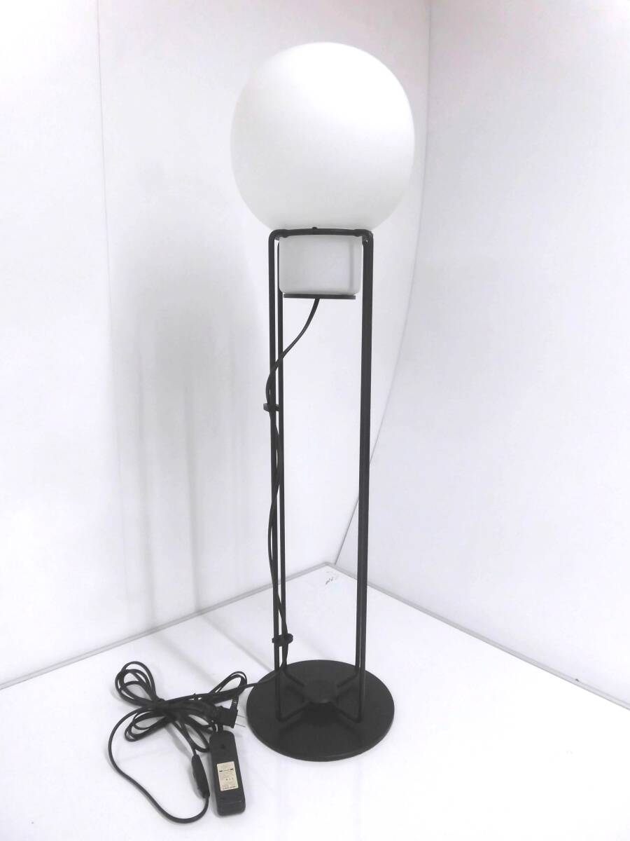 5358B◇フロアランプ スタンドライト ボールランプ 乳白色の球体 黒パイプ支柱 照明器具 調光スイッチ付 モダンデザイン◇中古