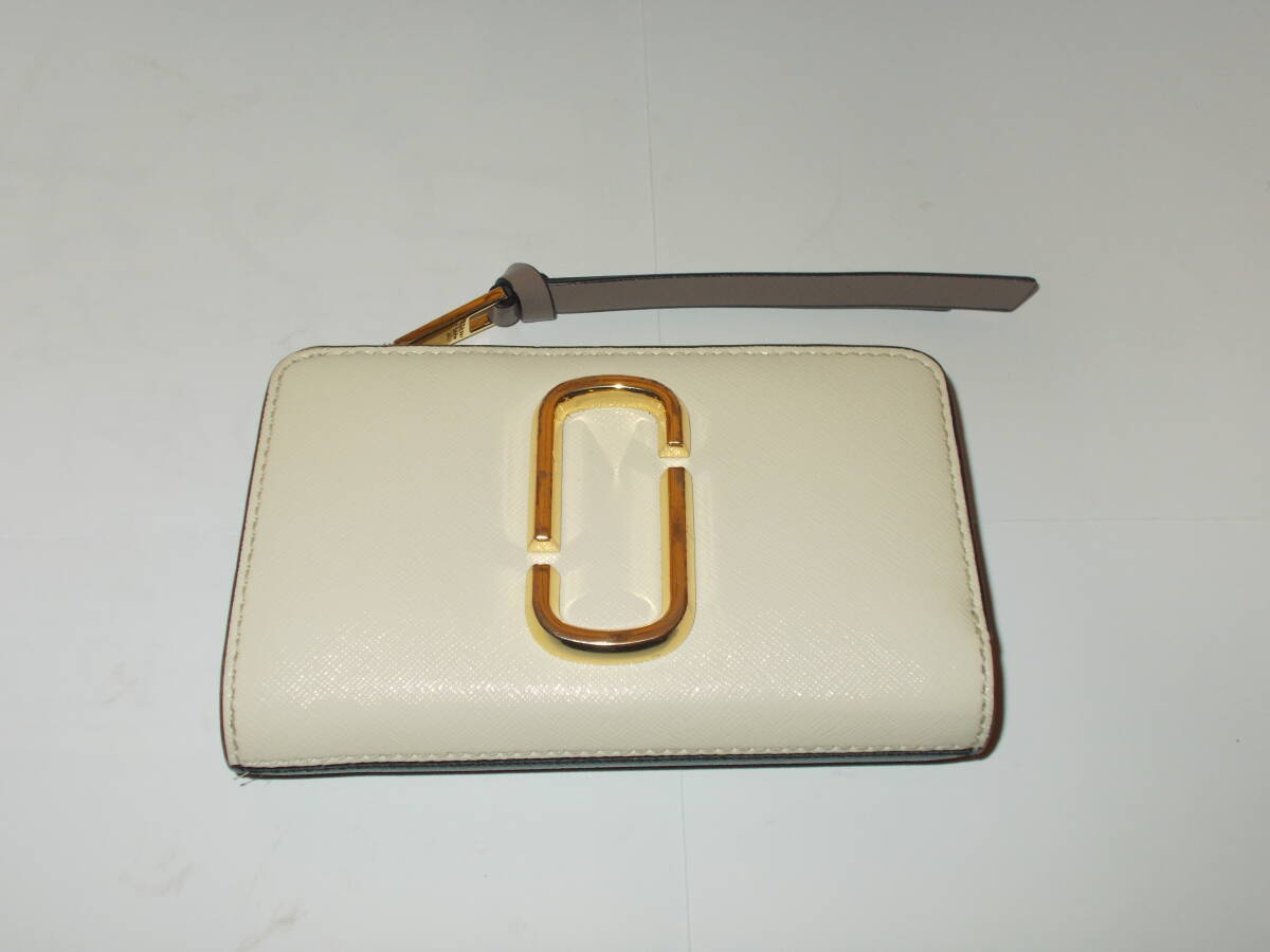 ●MARC JACOBS/マーク ジェイコブス【二つ折り財布 ミニウォレット】ベージュ 黒●