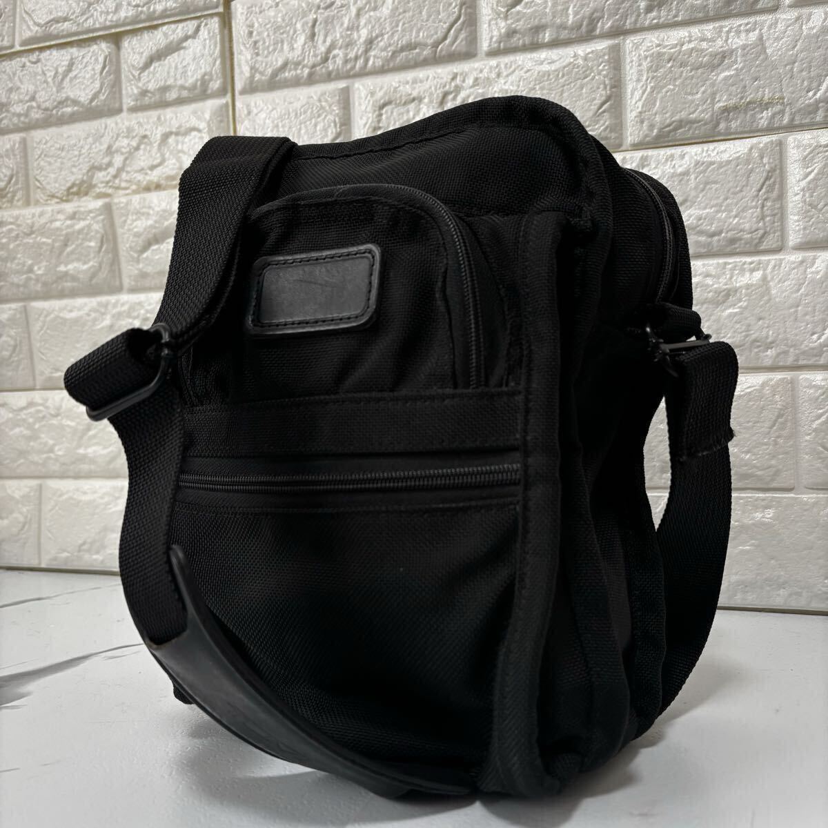 極美品◎トゥミ TUMI バリスティックナイロン ショルダーバッグ メッセンジャー サコッシュ 黒 ブラック レザー USA製 メンズ 斜め掛け