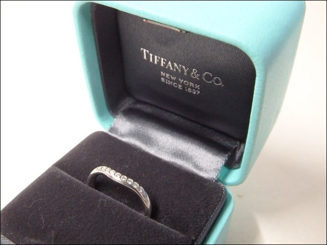 美品 TIFFANY＆Co/ティファニー◆カーブドバンドリング/Pt950◆4号 9Pダイヤ 3.3g 箱付
