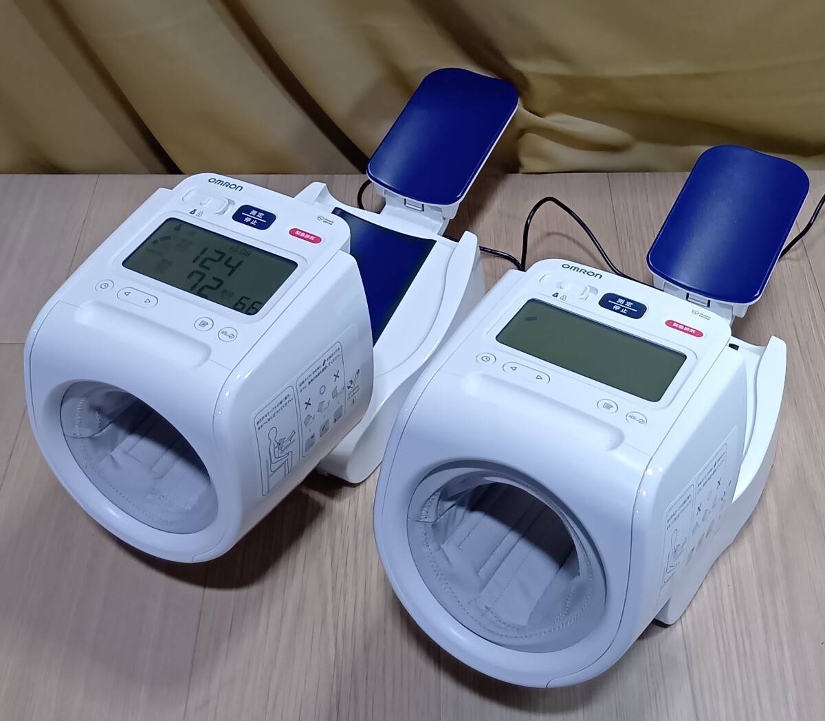 (OL0227) 血圧計2台セット　OMRON 　オムロン　HCR-1801(2台)