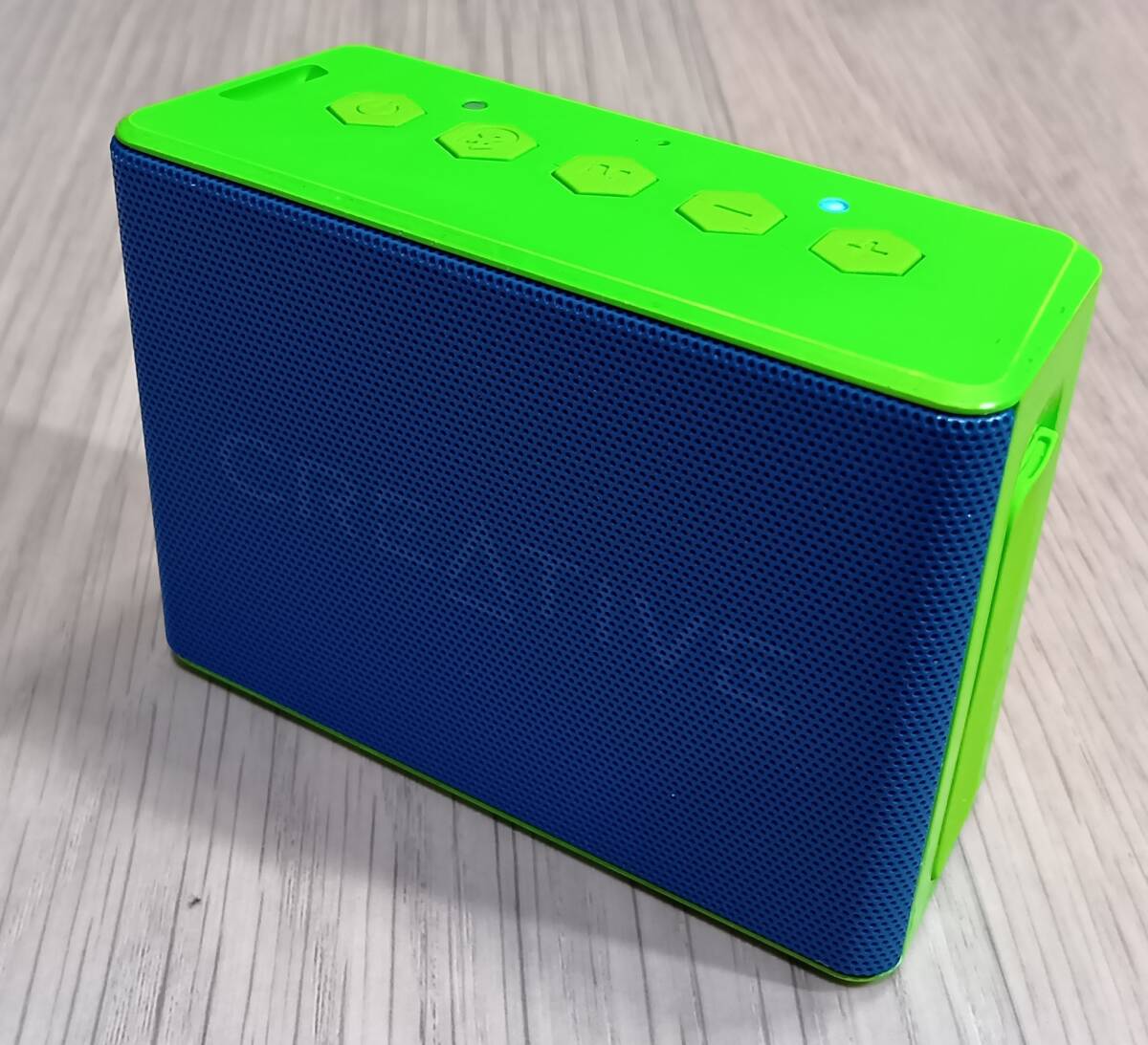 (OL0233) スピーカー　Creative　NUVO2C　Creative　MF-8250　※充電ケーブル無し