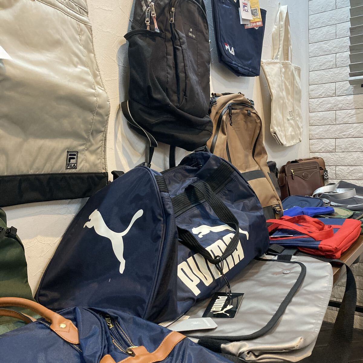 メンズ バッグ 18点まとめ LACOSTE FILA PUMA ボストンバッグ ショルダーバッグ リュック トートバッグ 等【T23676】(5)