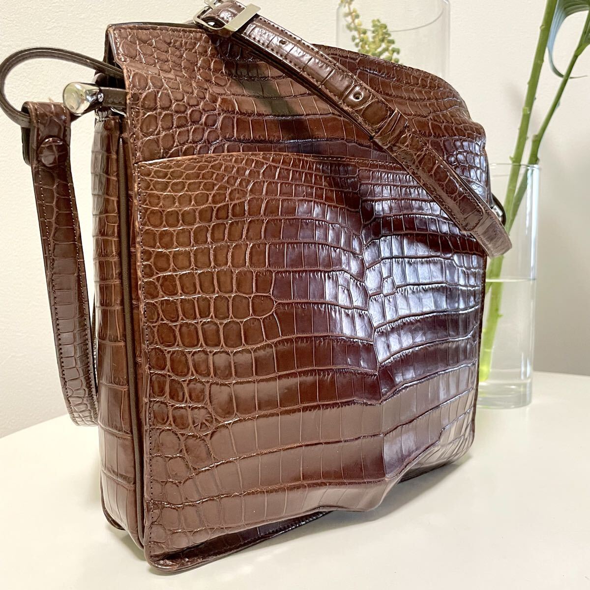 定価30万【未使用に近い】マットクロコダイル ショルダーバッグ サコッシュ メンズ ブラウン センター取り crocodile 本革 リアルクロコ