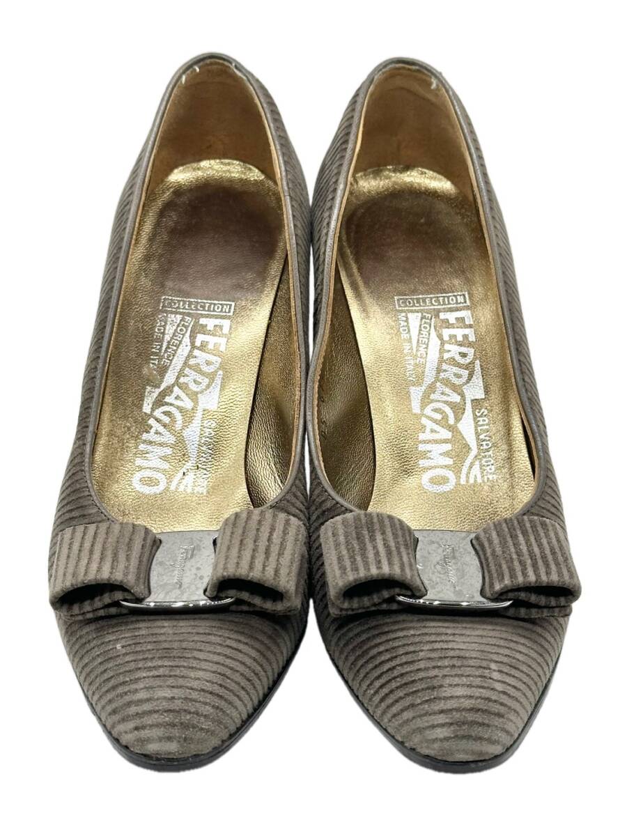 Salvatore Ferragamo サルヴァトーレ フェラガモ ヴァラ リボン スエード グレーカーキ系 ヒール サイズ：4 1/2 レディース 靴底補修あり