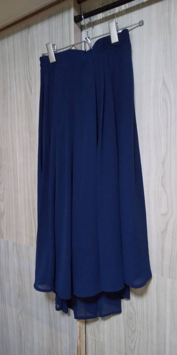 新品 スカート サイズM 77