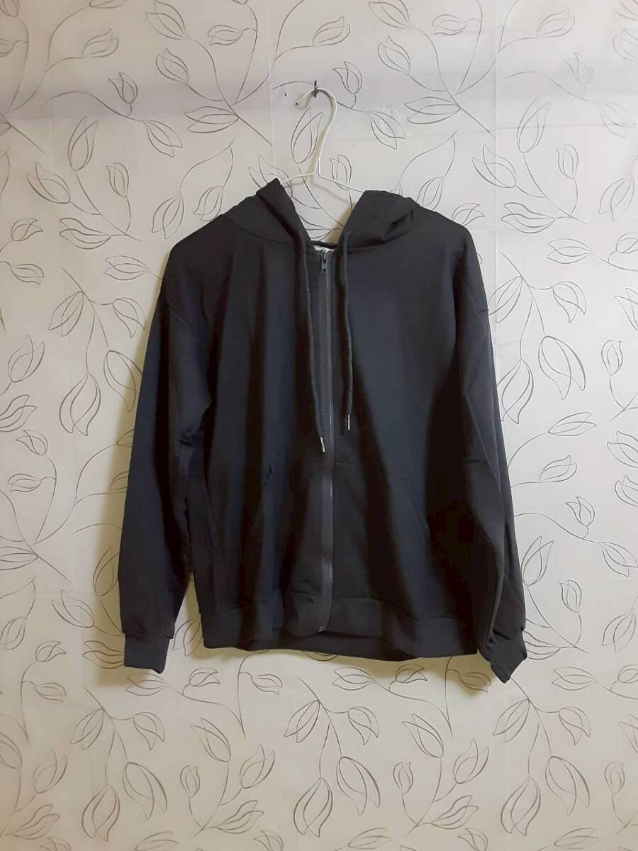 新品 パーカー サイズM 79