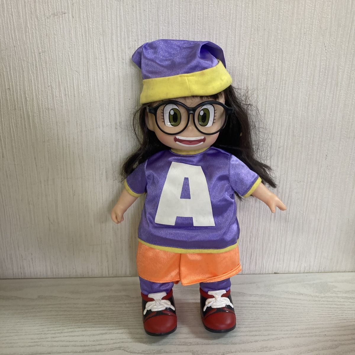 ね871【80】1円～ BANDAI イケてるアラレちゃん 笑顔のアラレちゃん 全体的にダメージ有