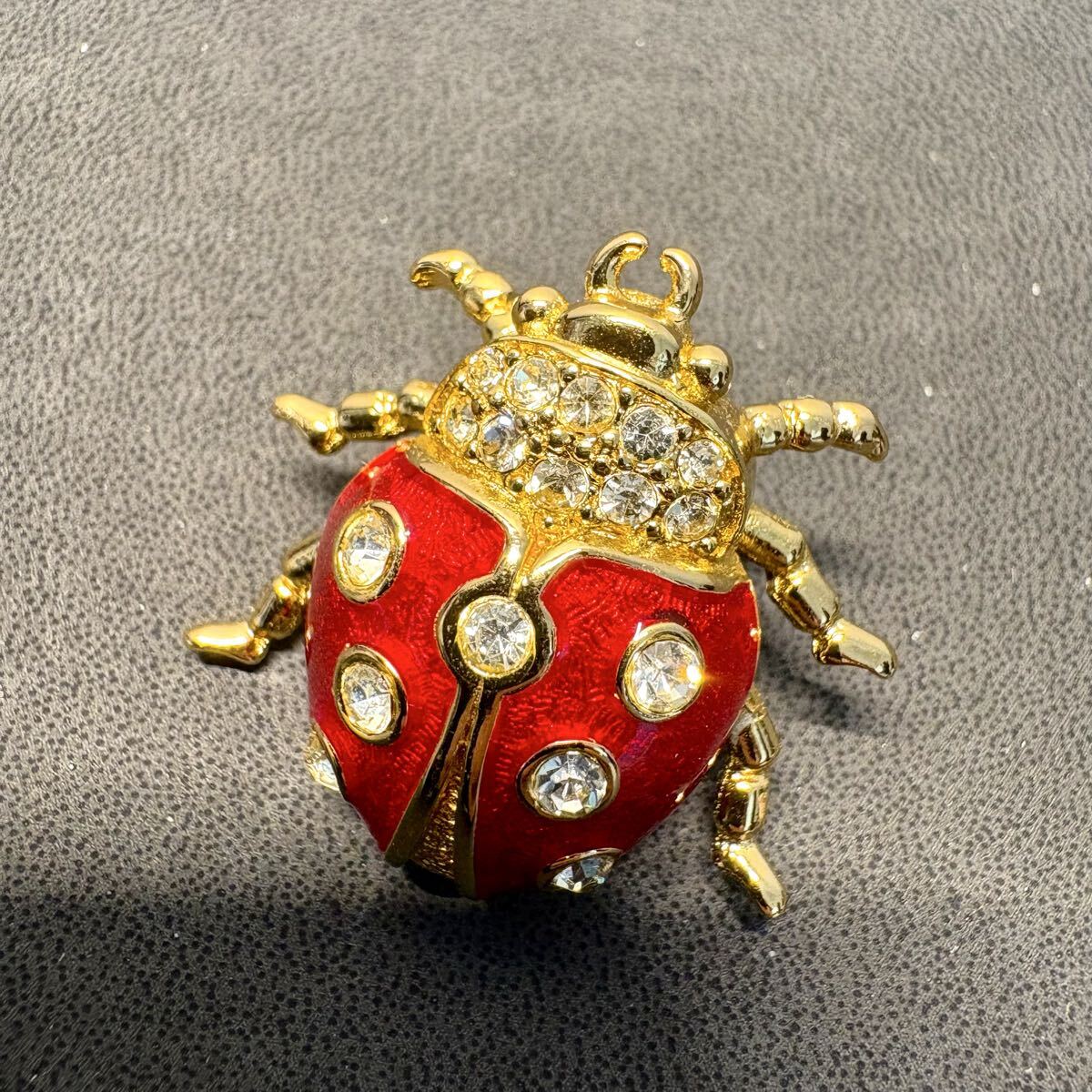 【未使用保管品】Christian Dior クリスチャンディオール ブローチ ピンバッジ てんとう虫 モチーフ ラインストーン エナメル レッド