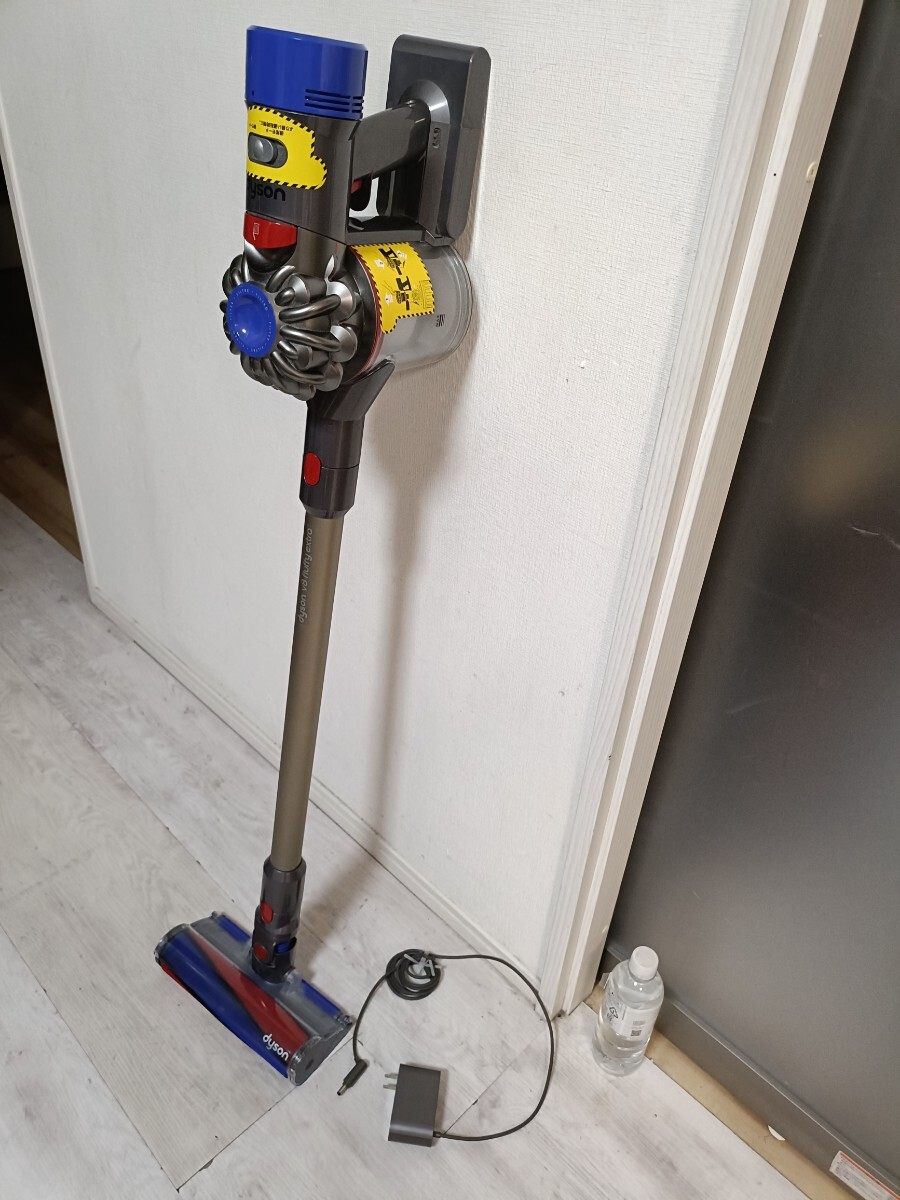 良品　ダイソン 掃除機　Dyson v8 fluffy extra　送料4000円 東京池袋