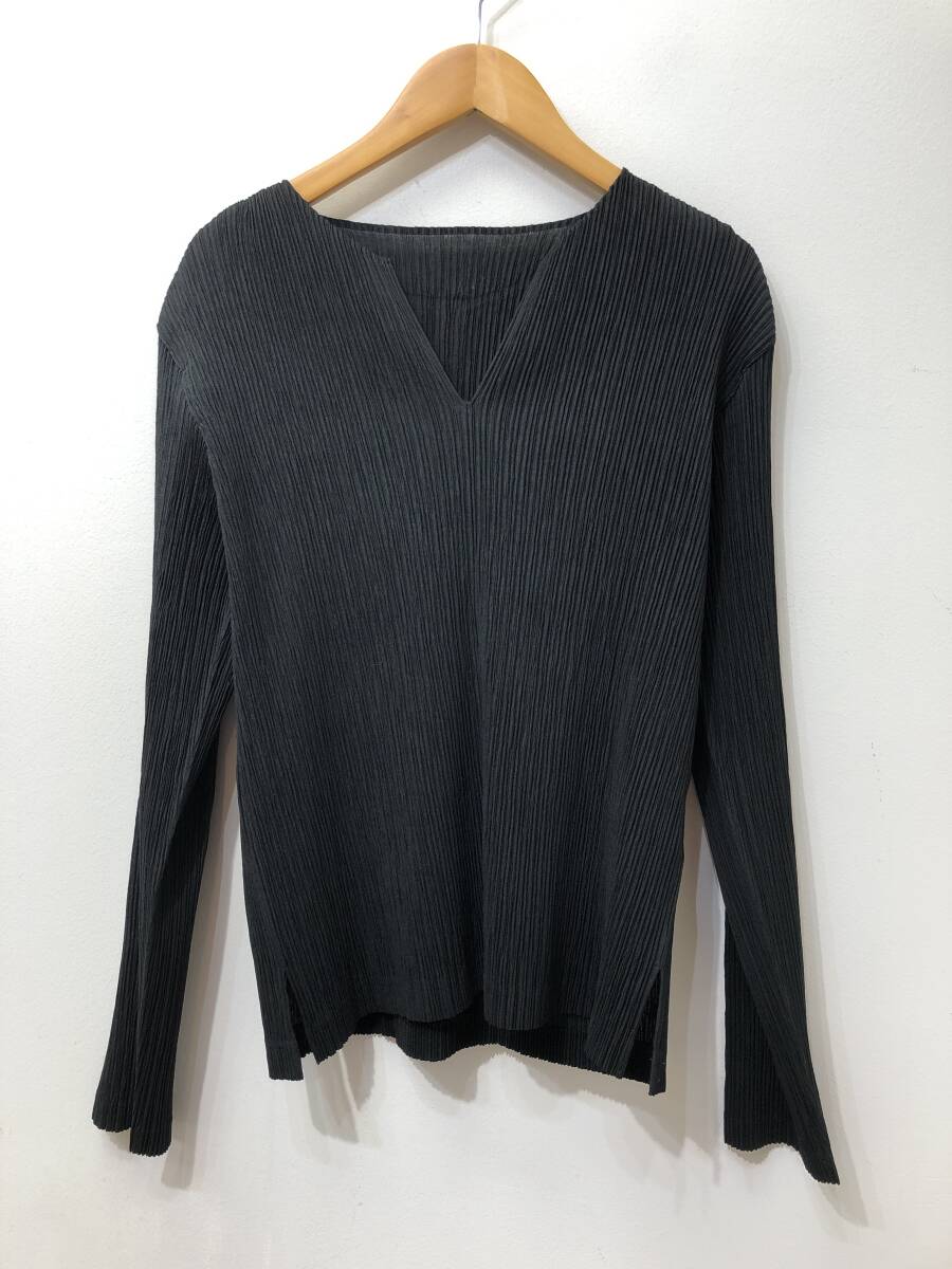 272☆ISSEY MIYAKE イッセイミヤケ☆Ｖネックカットソー【３】黒