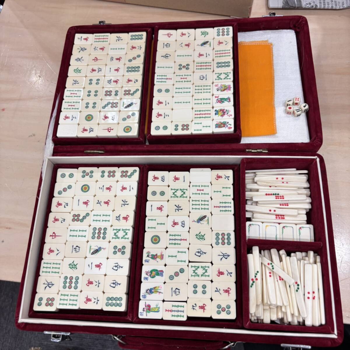 【O-5107】麻雀稗 背面竹性 昭和レトロ 麻雀牌 点棒 ケース入り レトロ 花稗 サイコロ5個 テーブルゲーム