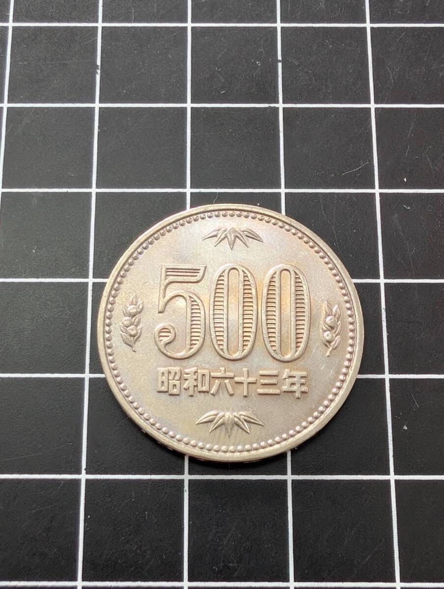 [未使用] 旧硬貨 昭和63年 昭和六十三年 500円 五百円玉 1988 日本 同梱可 119