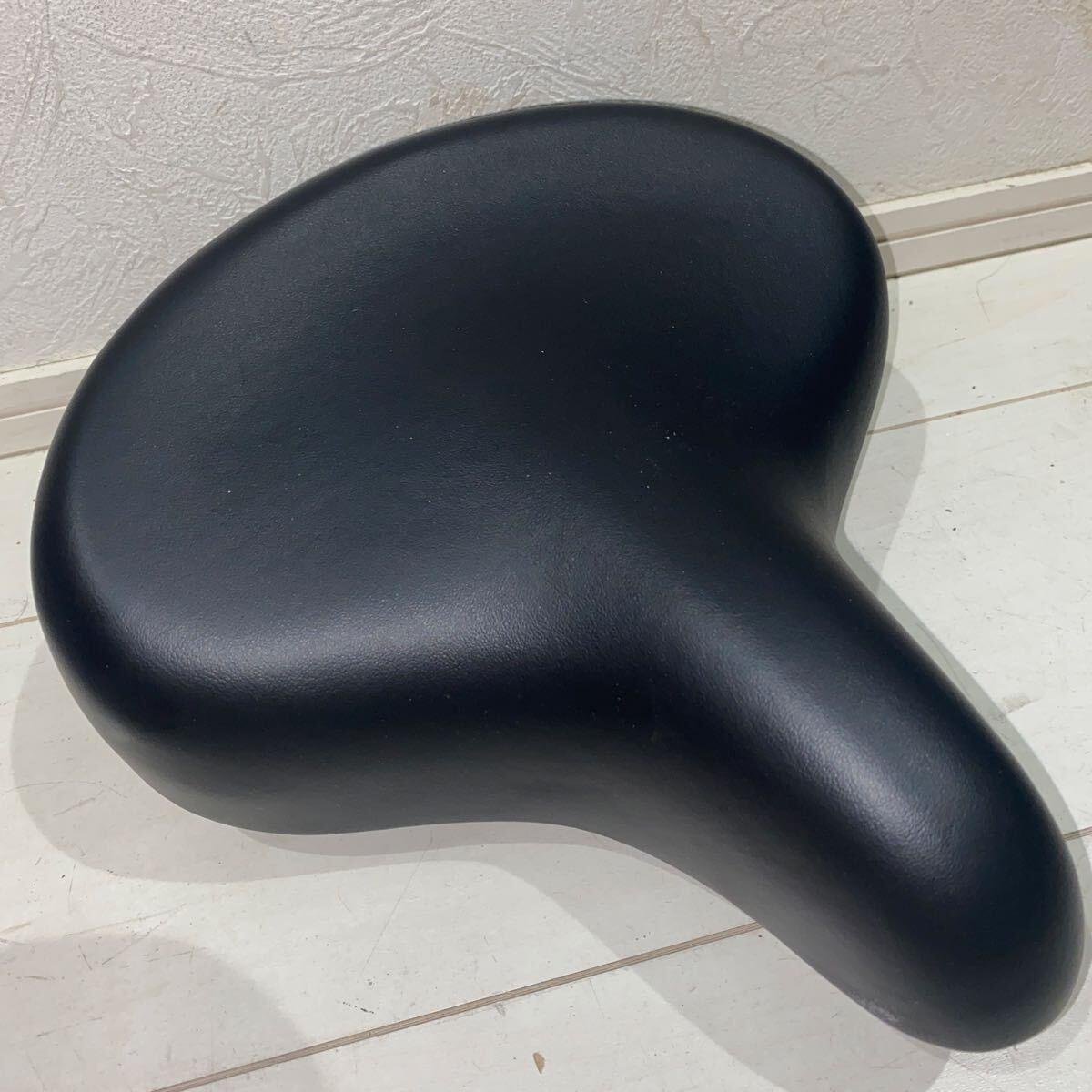 ★格安スタート★新車外し未使用品★SELLE ROYAL コンフォートクッションサドル BLK 幅約25cm 長さ約26cm 厚み約9cm 重量731g★売り切り