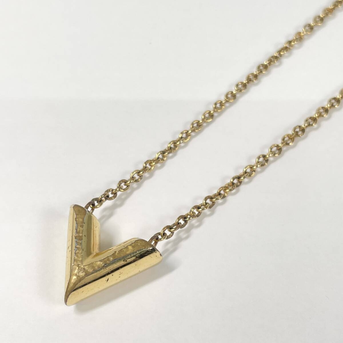 2604B0513 LOUIS VUITTON ルイヴィトン M61083 エッシェンシャル V ネックレス 重量約8.8g 全長約50.7cm ゴールドカラー