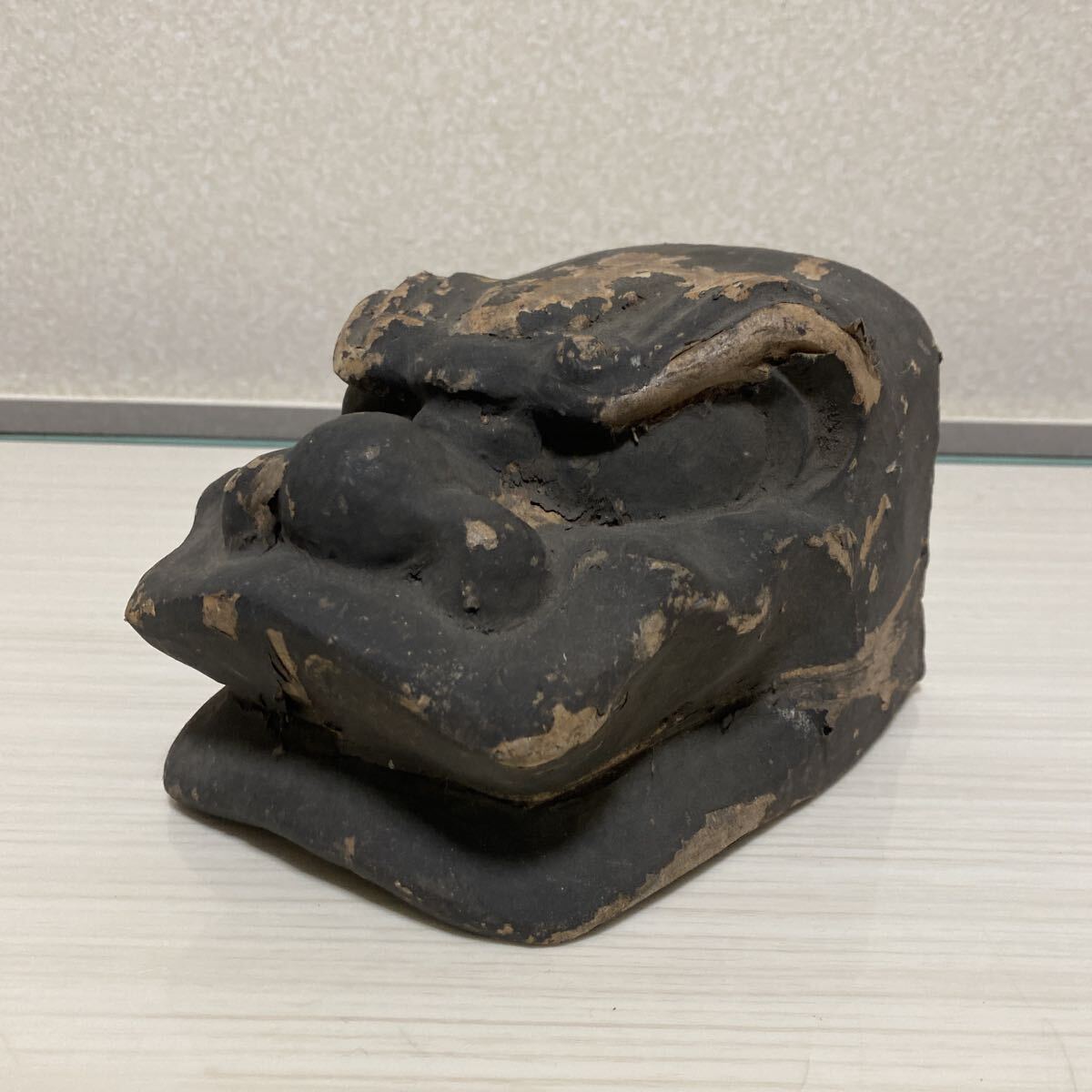 旧家整理品　時代　陶器製　獅子頭　置物　オブジェ　獅子　細密彫刻　骨董品　古美術品　狛犬　唐獅子【513】