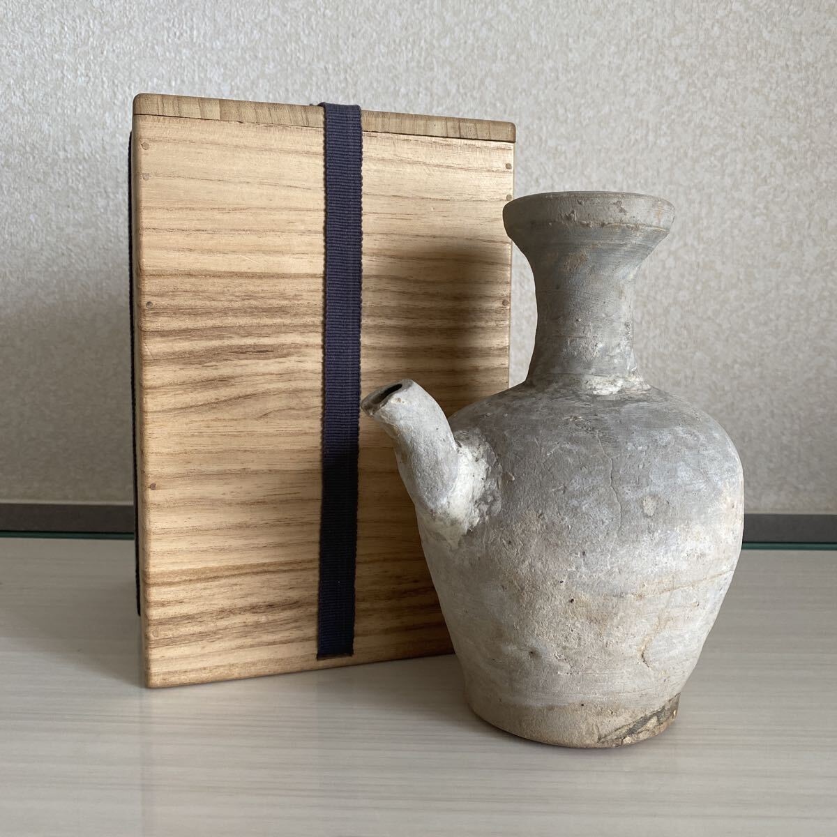 鎌倉時代 古瀬戸焼 瀬戸焼 灰釉 水注 水瓶 花瓶 徳利 壺 識箱 書付 土器 発掘 希少 時代 骨董品 古美術 共箱 高さ17.5cm 横14cm【620】