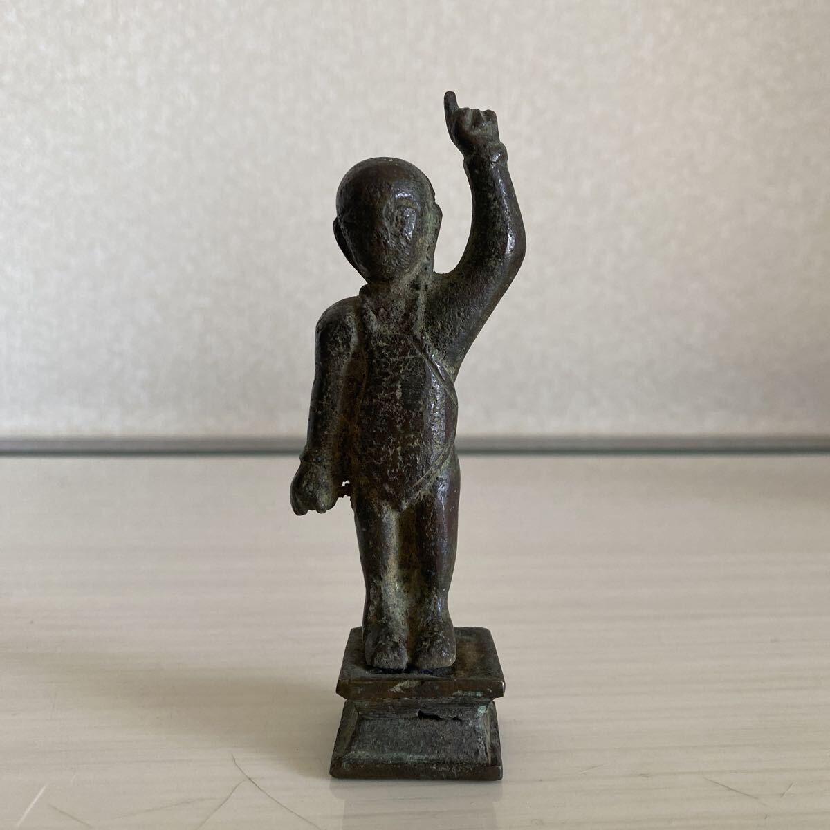 仏教美術 中国古玩 古銅製 銅 誕生仏 仏像 佛像 寺院 仏閣 骨董品 古美術品 唐物 時代 置物 オブジェ 豆仏 懐中仏 高さ10.5cm【530】