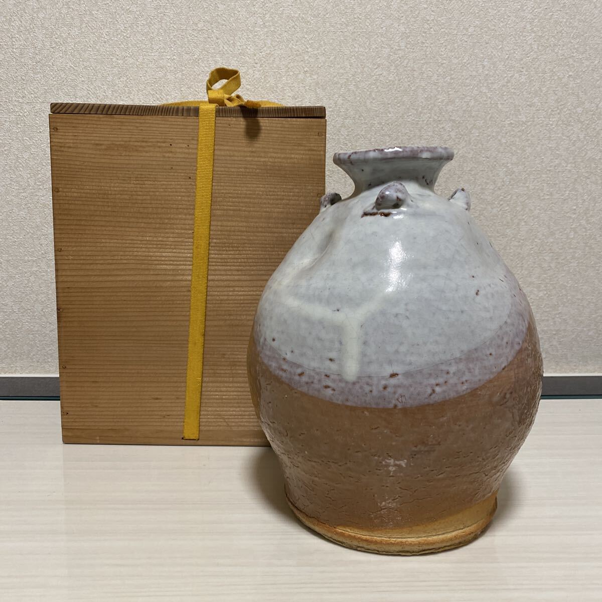 人間国宝 十一代 三輪休雪 萩 萩焼 耳付 三耳 壺 壷 花瓶 花器 花入 作家 在銘 共箱 骨董品　古美術品 休雪 高さ24.5cm【530】