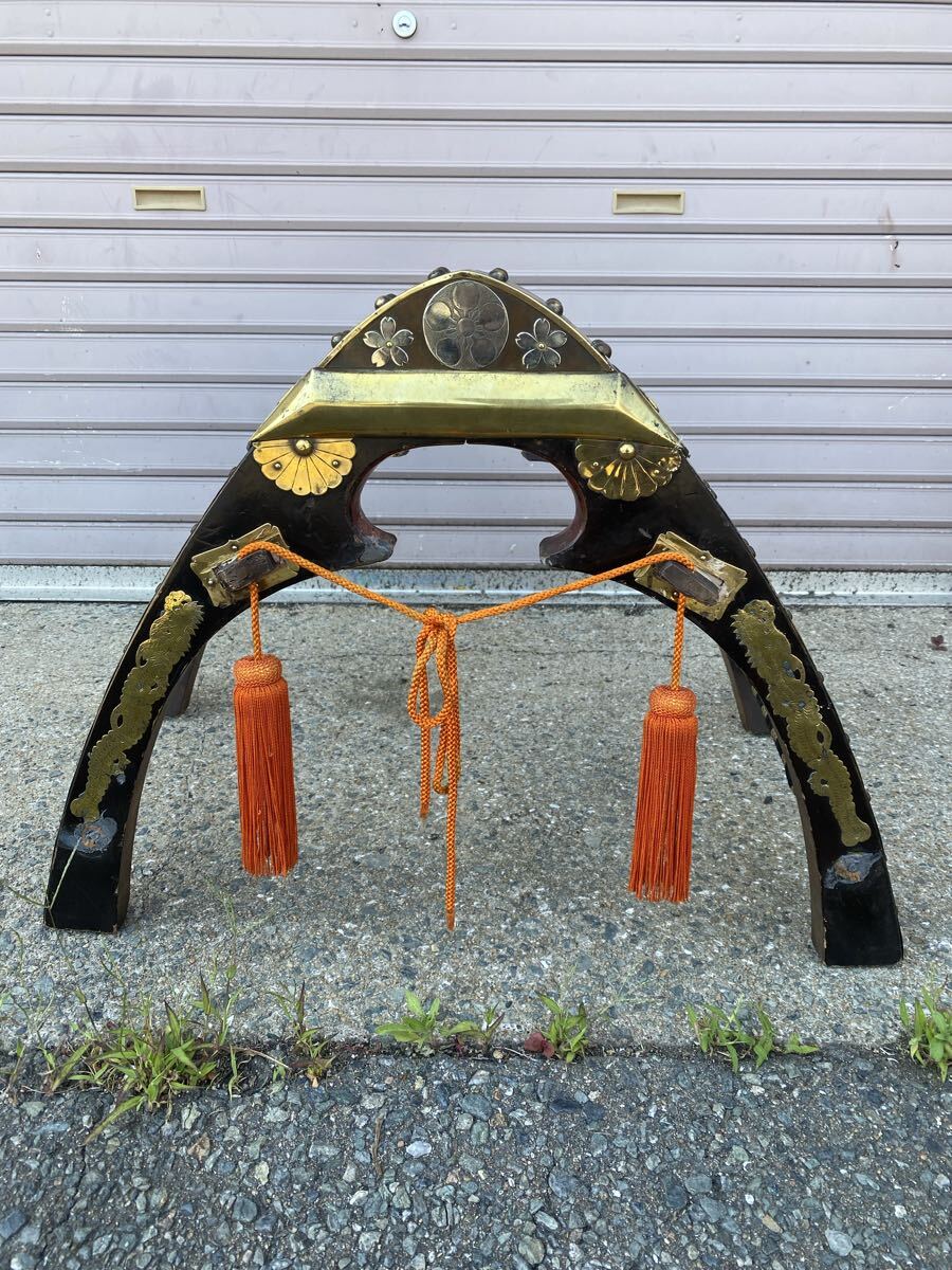 時代物　馬具　鞍　甲冑　兜　鎧　日本刀　武具　刀装具　骨董品　古美術品　金金具　家紋　桜紋　金彩【518】