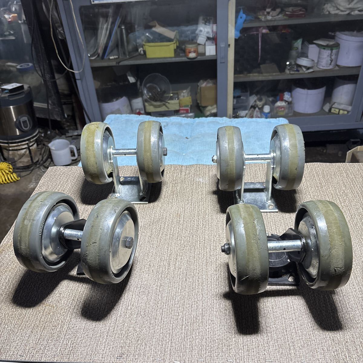 中古ダーコキャスター自在２個、固定２個セット、キャスター6×2