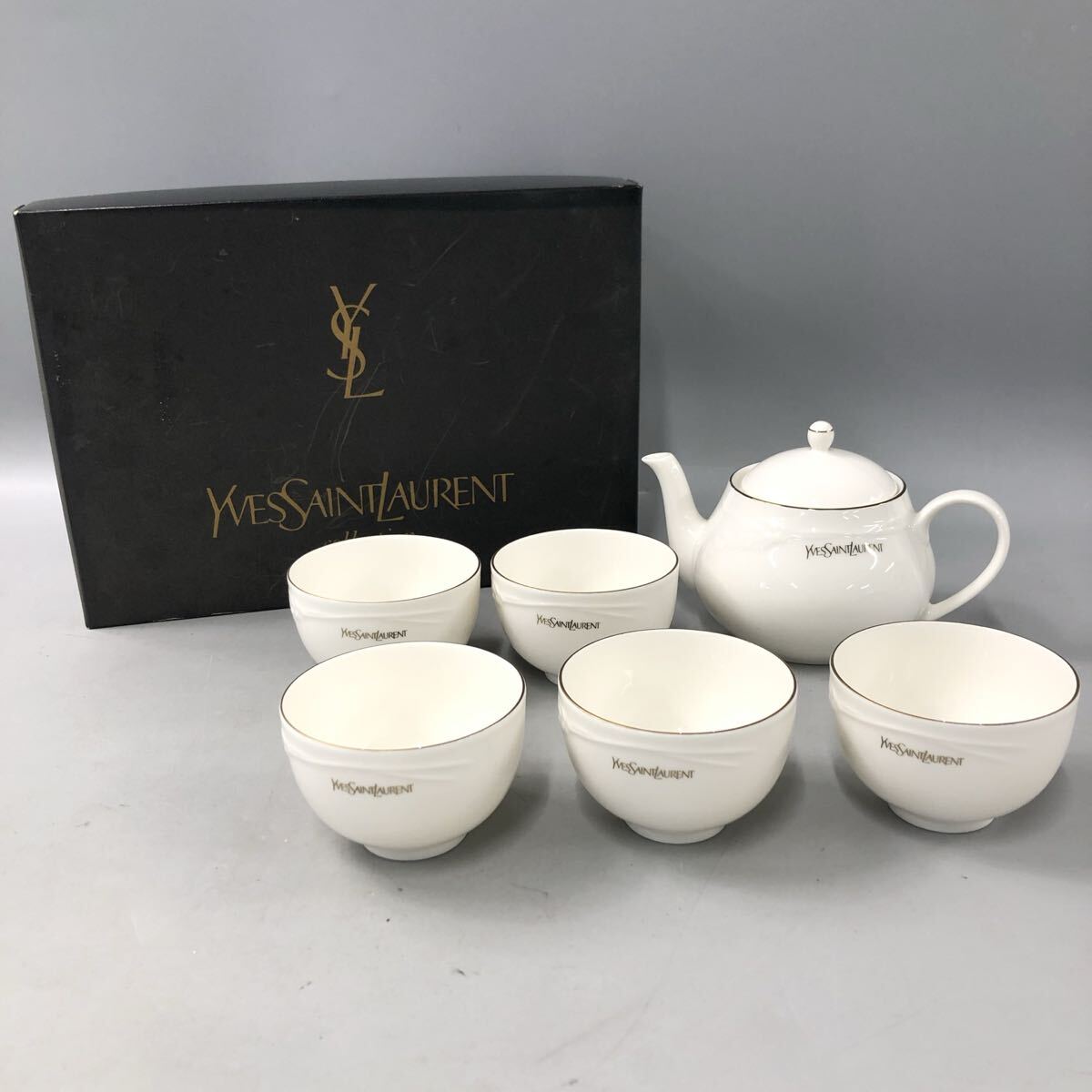 ★G05118 イヴサンローラン YSL ポット＆湯呑み 5客セット 金彩 ホワイト 食器 陶器 茶器 急須