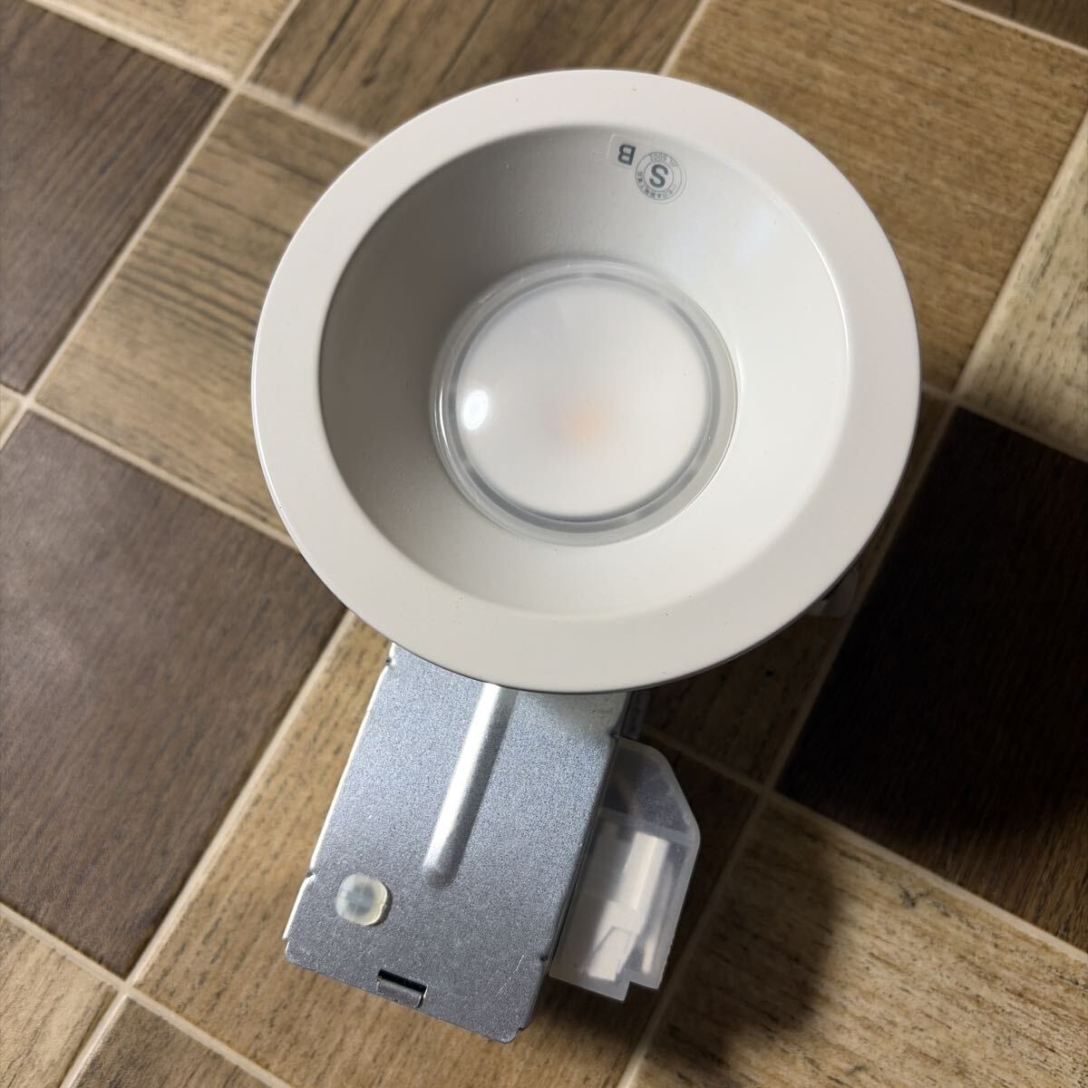 未使用 NEC ホタルクス LED 照明器具 ダウンライト MRD06013 屋外用 電球色 2022年製