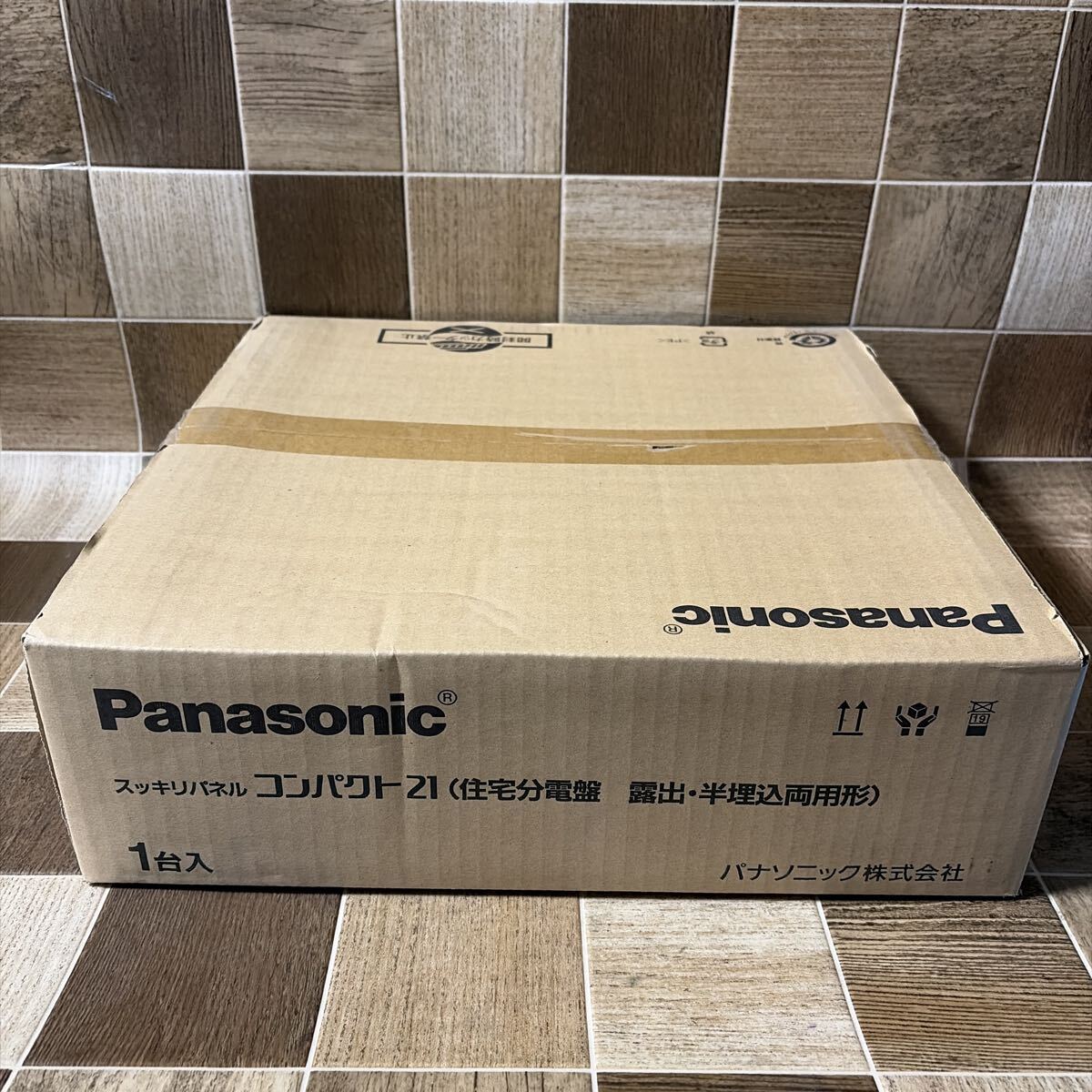 未開封 Panasonic パナソニック スッキリパネル コンパクト21 住宅分電盤 露出・半埋込両用形 EM77P SHM用 BQZW2415