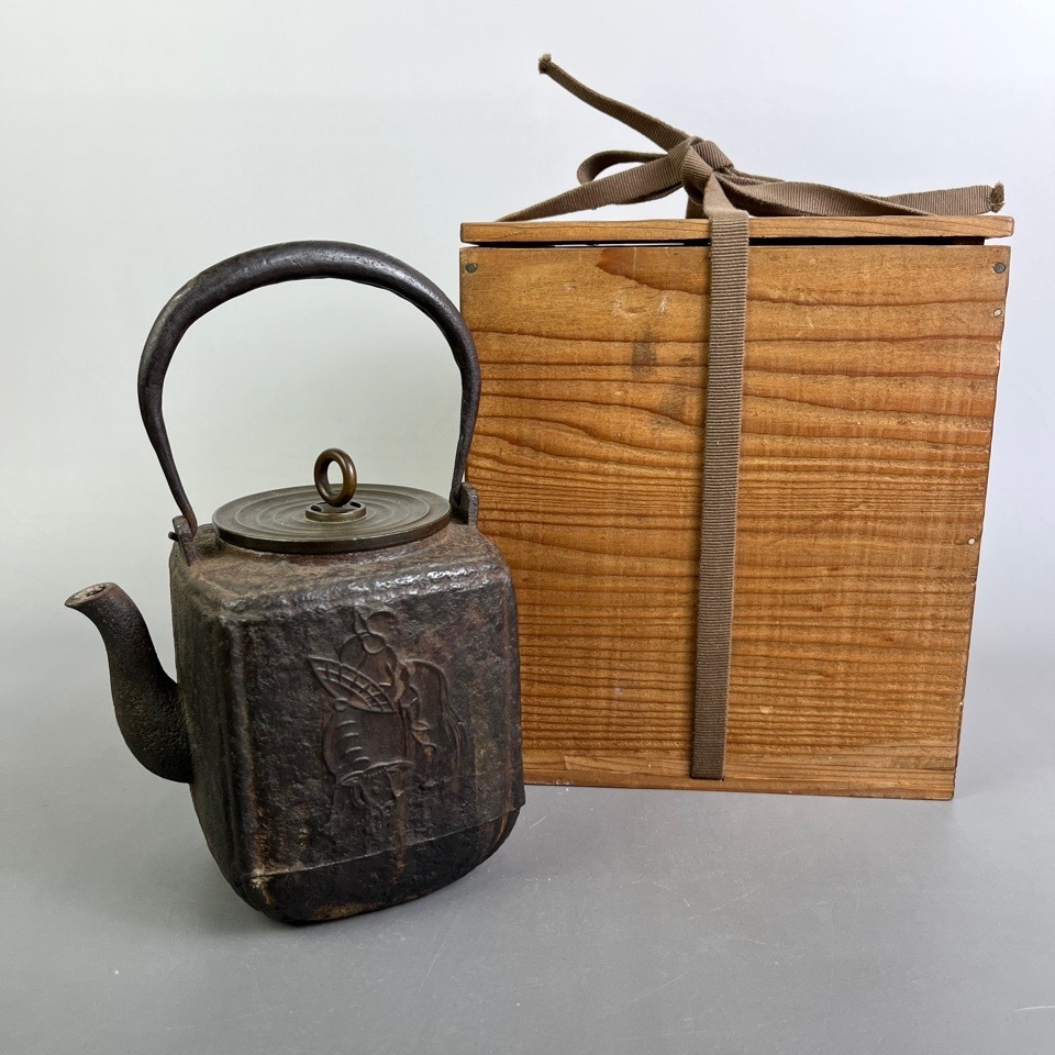 時代 牛飼童絵 四方鉄瓶 環摘 袋弦 箱付 煎茶器 湯沸かし 茶道具 骨董