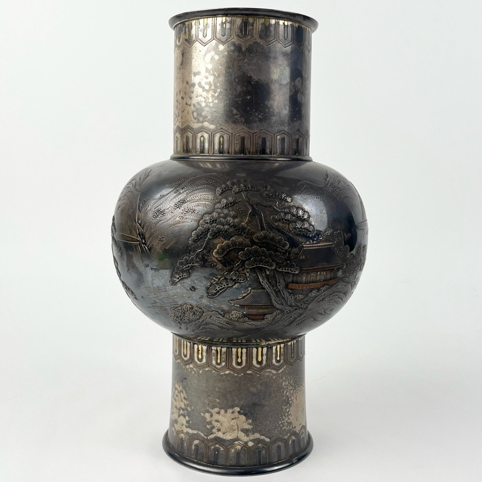 生駒製 純銀刻印 1268g 風景図 花瓶 飾壺 彫金 打出 美術品 骨董