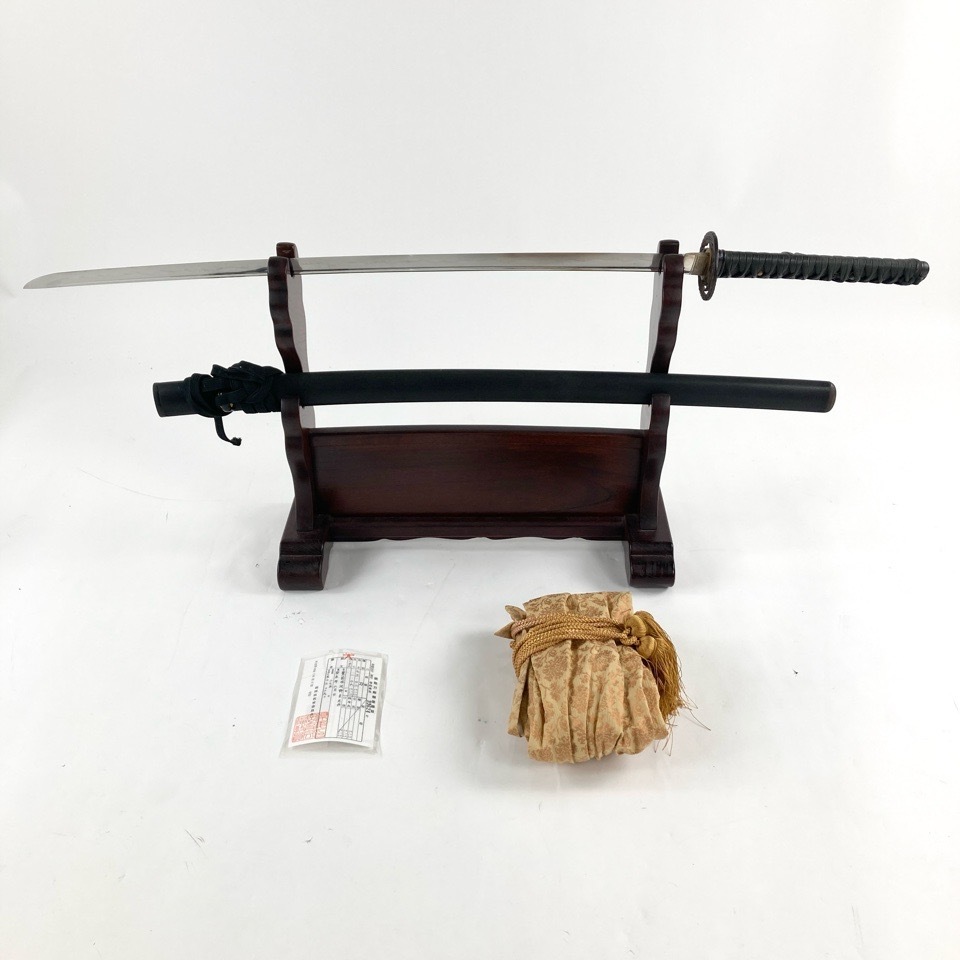 日本刀 現代刀 在銘【（表）豊前住河野貞光作 （裏）癸末年六月日】 長さ73.2cm 反り1.6cm 目くぎ穴1個 拵え 鍔 透かし ※同梱不可 骨董