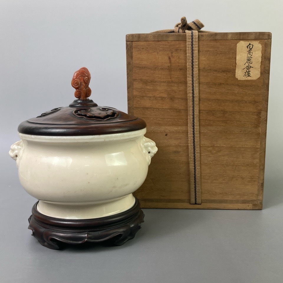 中国古玩 白磁 獅子耳香炉 唐木蓋 霊芝玉積 箱付 台座付 茶道具 香道具 陶磁器 骨董