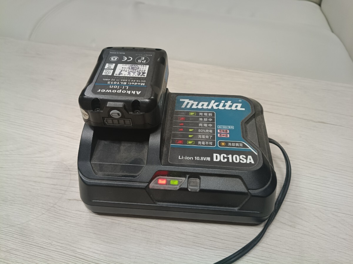 A51/ Makita DC10SA 充電器＋BL1015 10.8V バッテリー セット 通電確認済 現状品 バッテリー充電器 マキタ