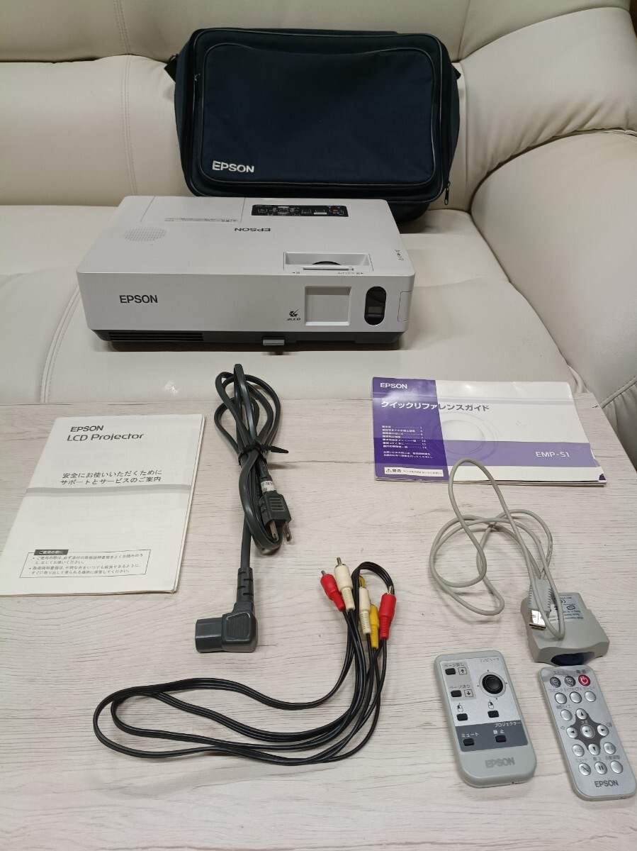 LM531-A47/ EPSON EMP-1810 プロジェクター リモコン2個 ケース付 通電確認済 説明書あり 現状品 映像機器