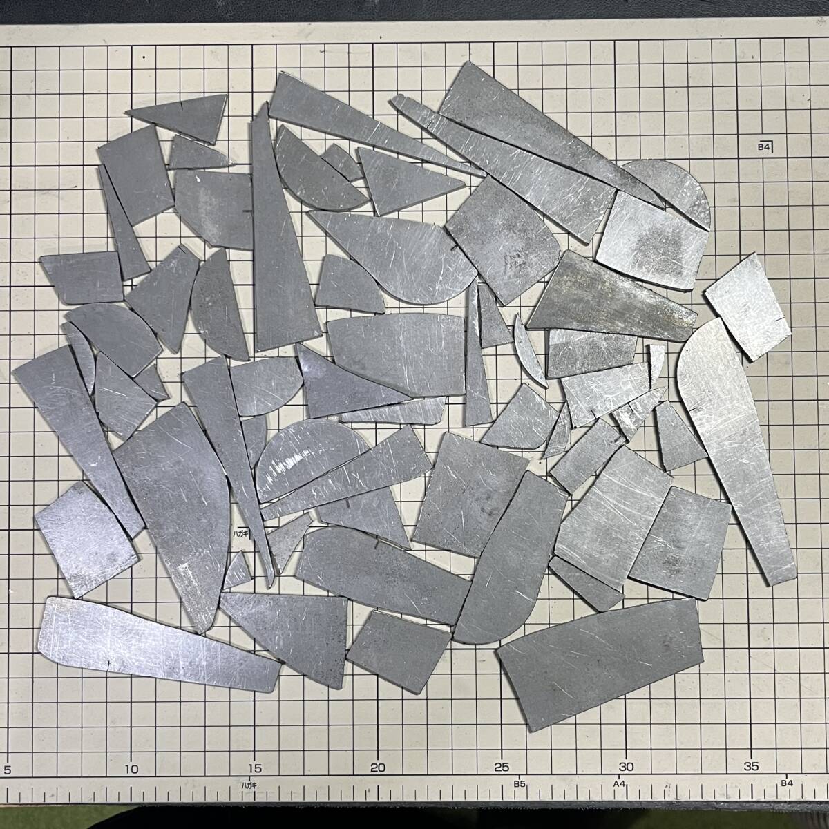炭素鋼 スチール端材 約1.3kgセット 3.2mm厚 DIY 工作 ギター製作端材