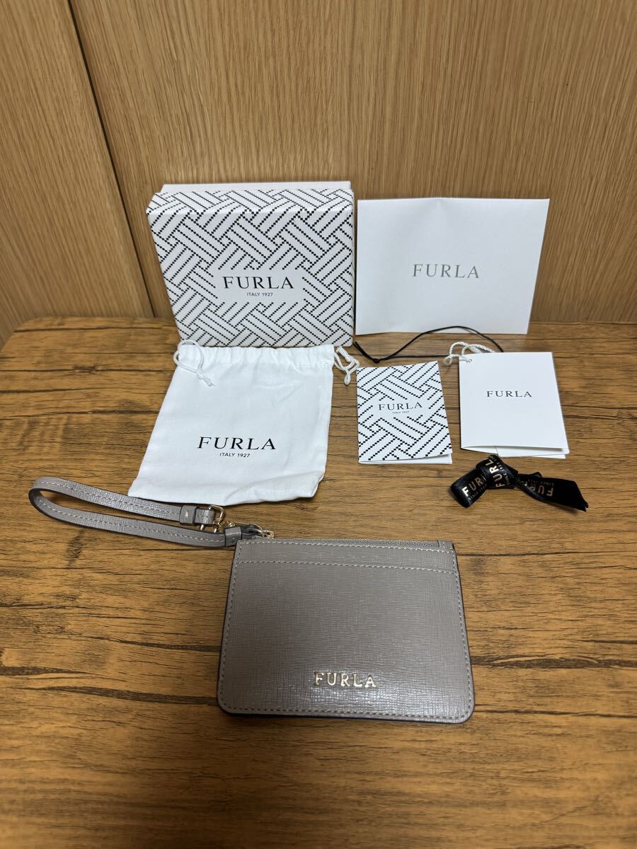 FURLA フルラ カードケース パスケース グレー ストラップ付き グレー　J-827