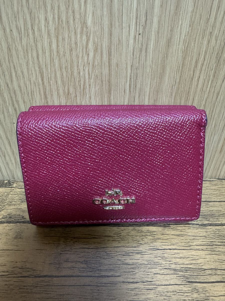 COACH コーチ 三つ折り財布 コンパクト財布　マゼンタ系　J-831
