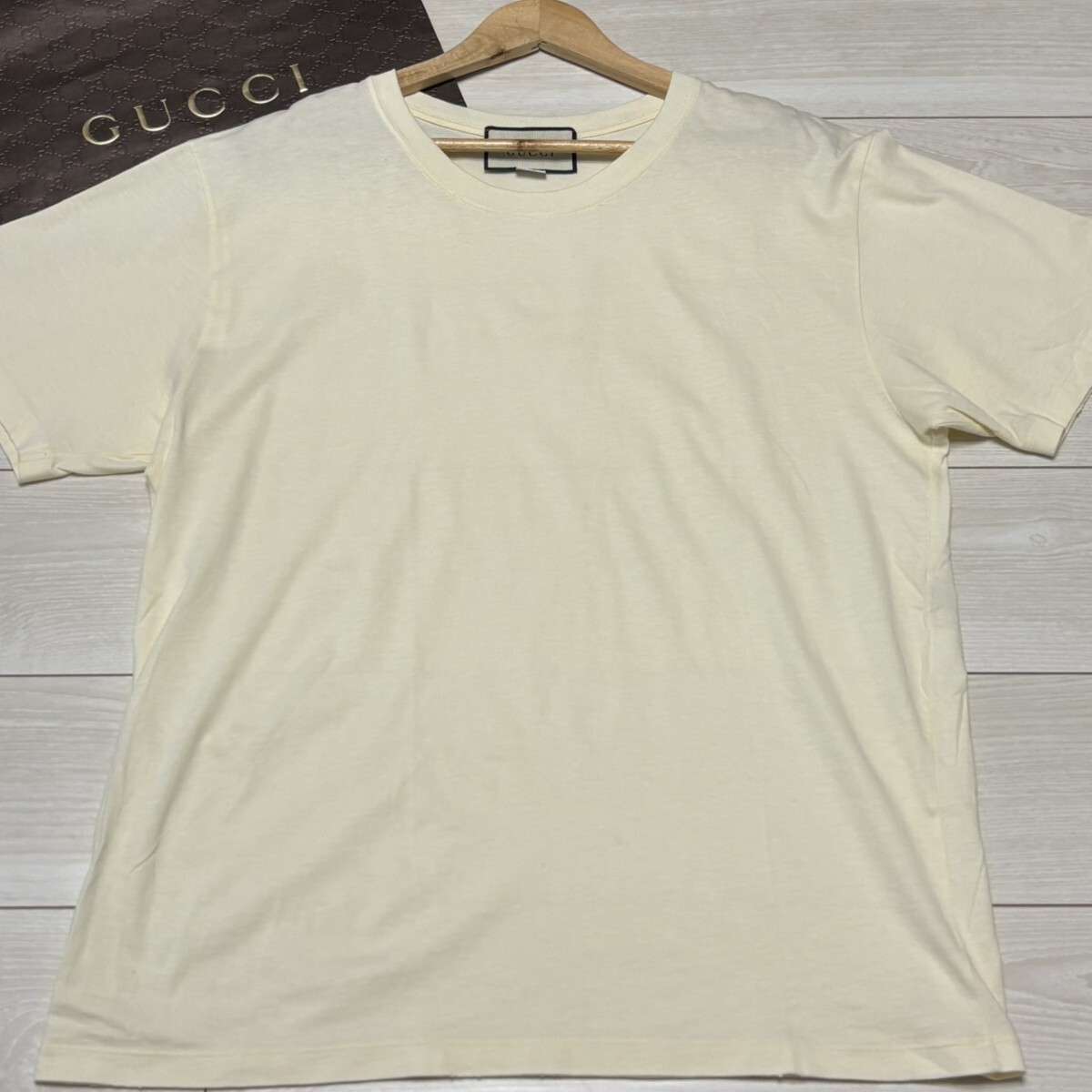 極美品/XLサイズ相当●GUCCI グッチ 半袖Tシャツ 背面 プリント ロゴ アイボリー クリーム メンズ トップス 夏 サマー
