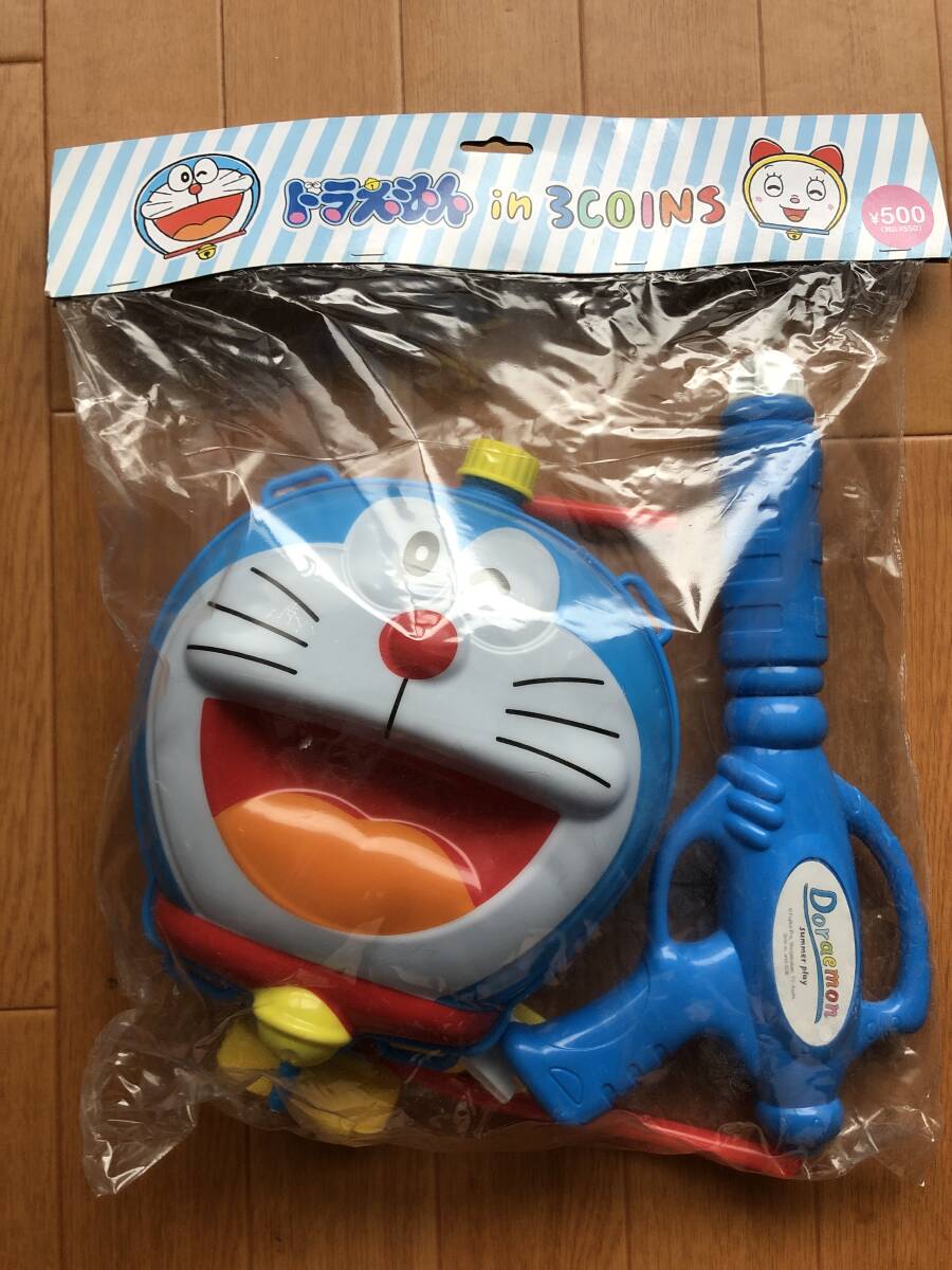 新品未使用　3COINS　スリーコインズ　スリコ　ドラえもん　リュック型水鉄砲