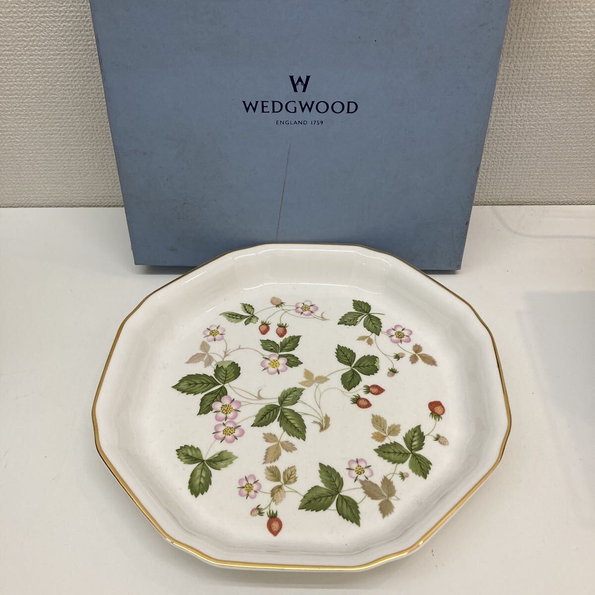 【2132】WEDGWOOD ワイルドストロベリー お皿　約24.5㎝　箱付き
