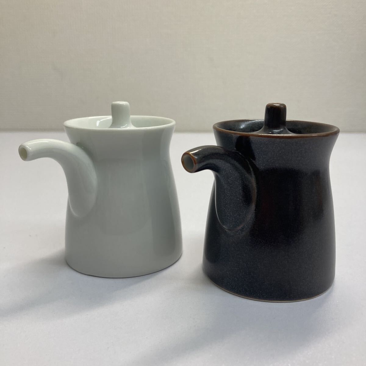 【2429】白山陶器 森正洋デザイン　『G型しょうゆさし』 調味料入れ 陶器　グッドデザイン賞　箱無し 自宅保管 現状での出品です