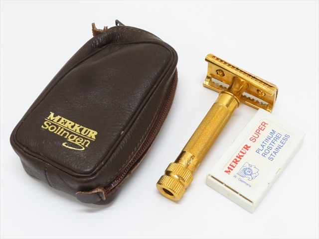 ◆◇MERKUR メルクール 両刃 髭剃り ドイツ製 ゴールドカラー 剃刀 トラベル メンズ スキンケア 替刃 携帯ケース付◇◆