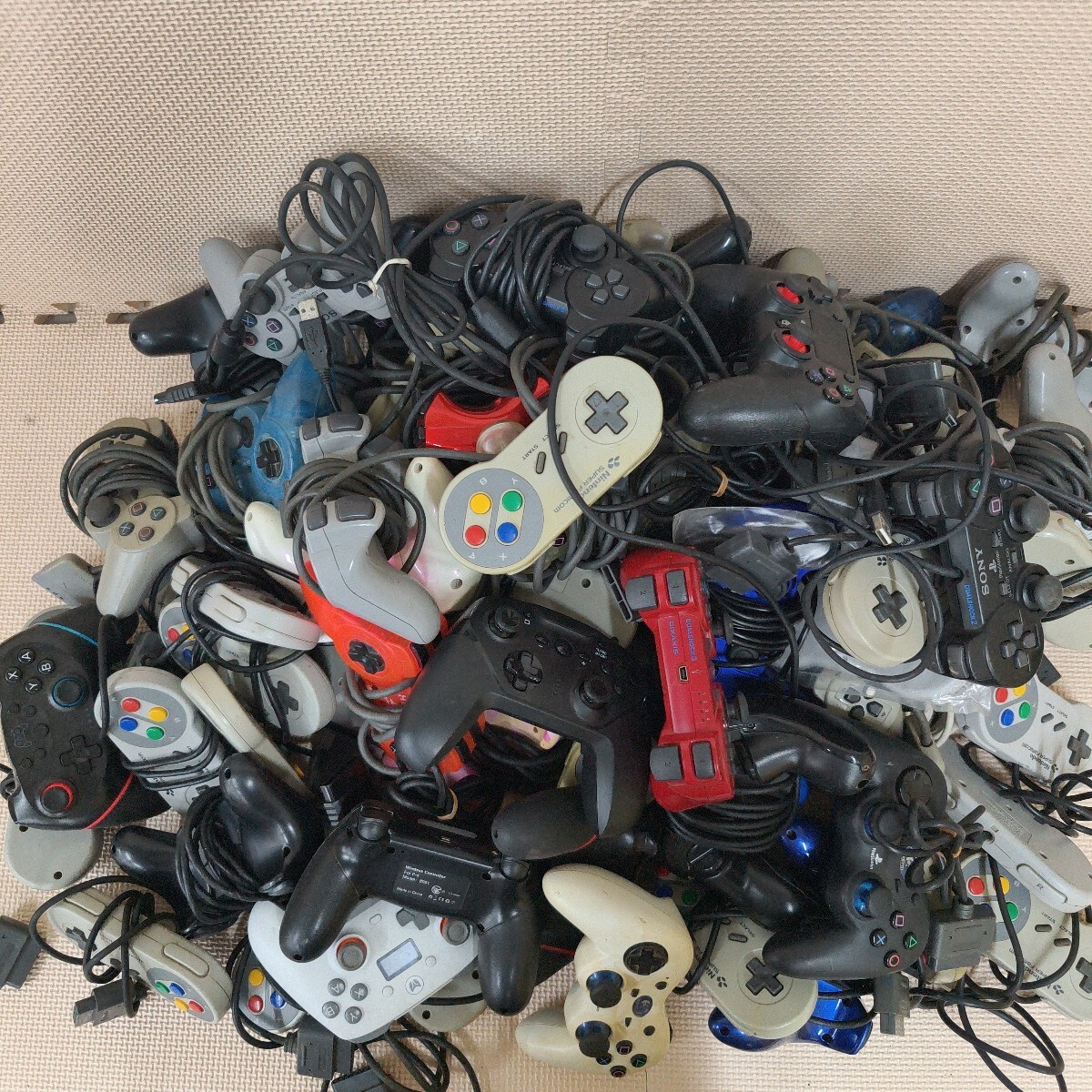 009 PS1 PS2 PS3 HORI 各種 まとめ７０点 コントローラー ゲームコントローラー 任天堂 動作未確認 ジャンク