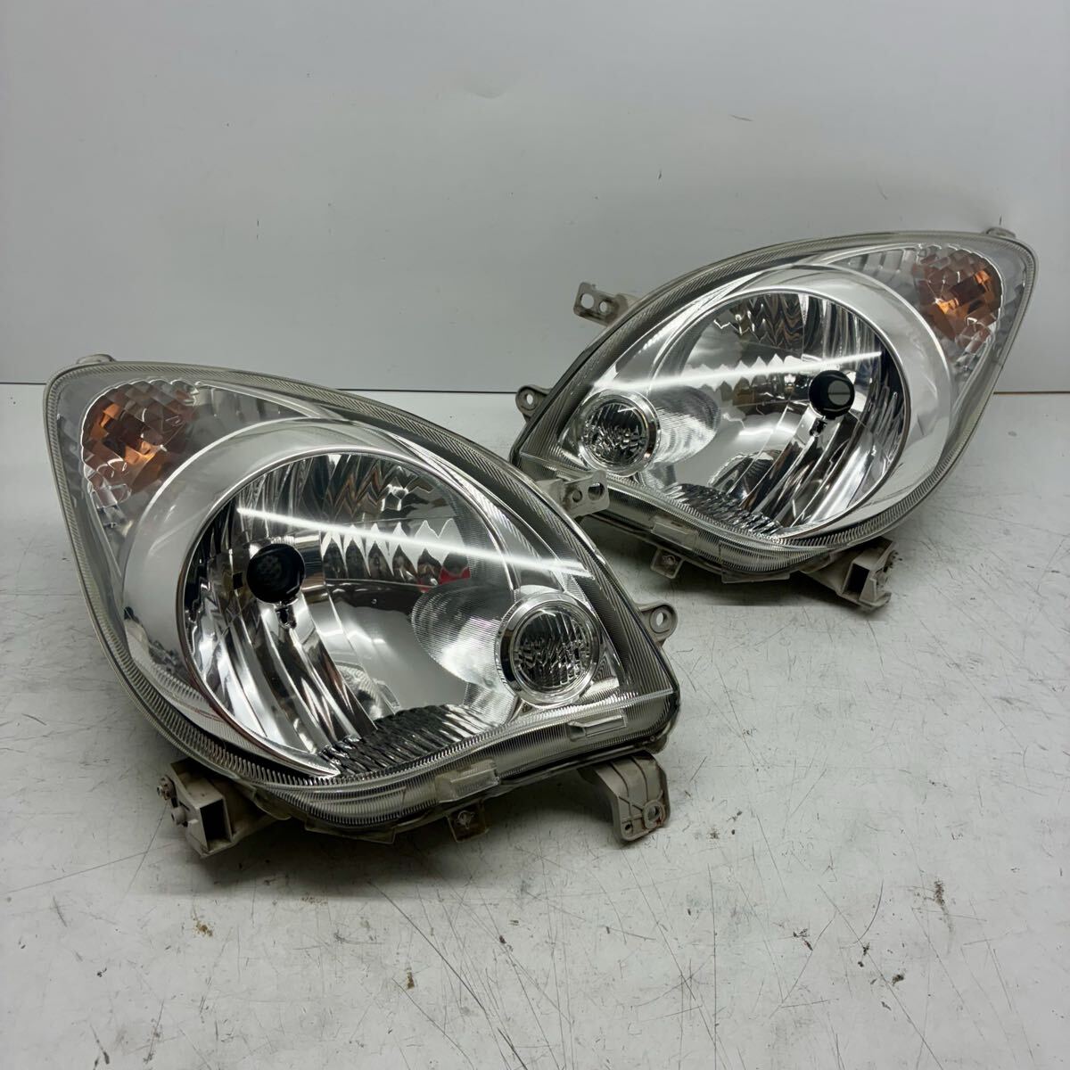 美品【コーティング済】ダイハツ L275S L285S L275V L285V ミラ ヘッドライト ランプ レンズ 左右セット LR レベ付 koito 100-51870 P80525